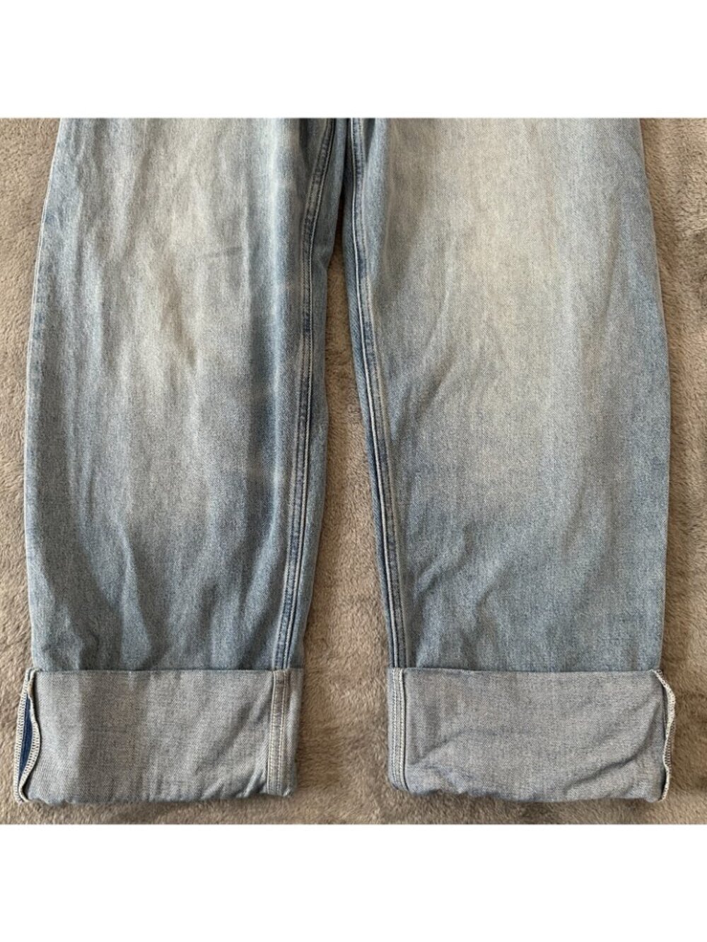 Good American Good Standard Barrel Leg Cuffed Light Wash Jeans Women's 12/31 - Picture 2 of 8